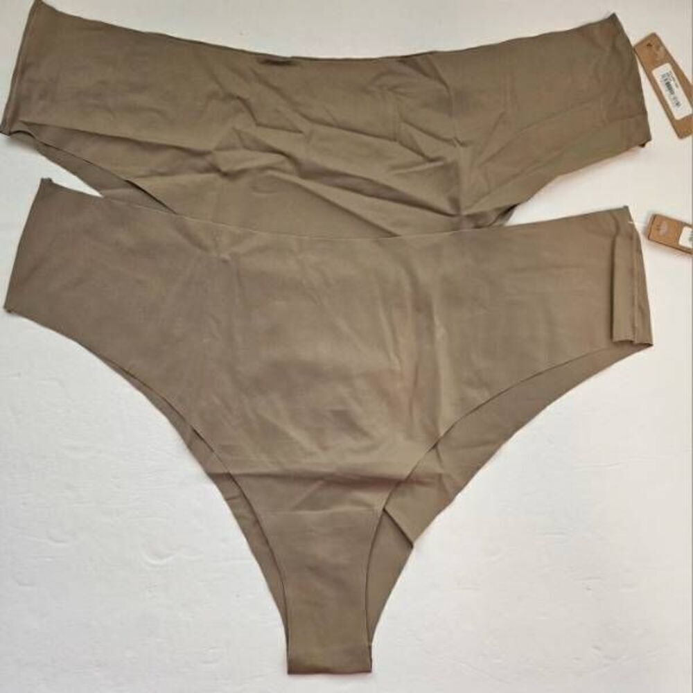 2 pairs‎ SKIMS panty Nwt